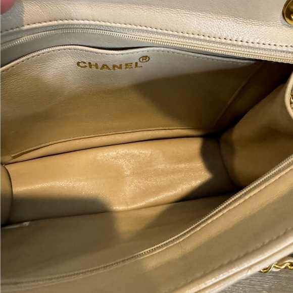 Rare Chanel V-Stitch | Very Good Condition - Picture 6 of 15